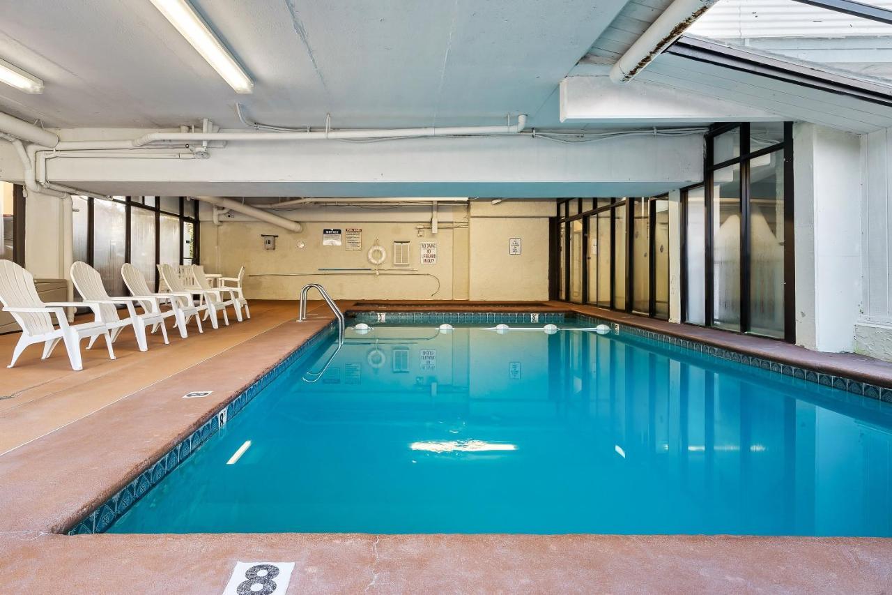 Lovely Condo W/ Indoor Pool *Only Steps To Parkway Gatlinburg Exterior photo